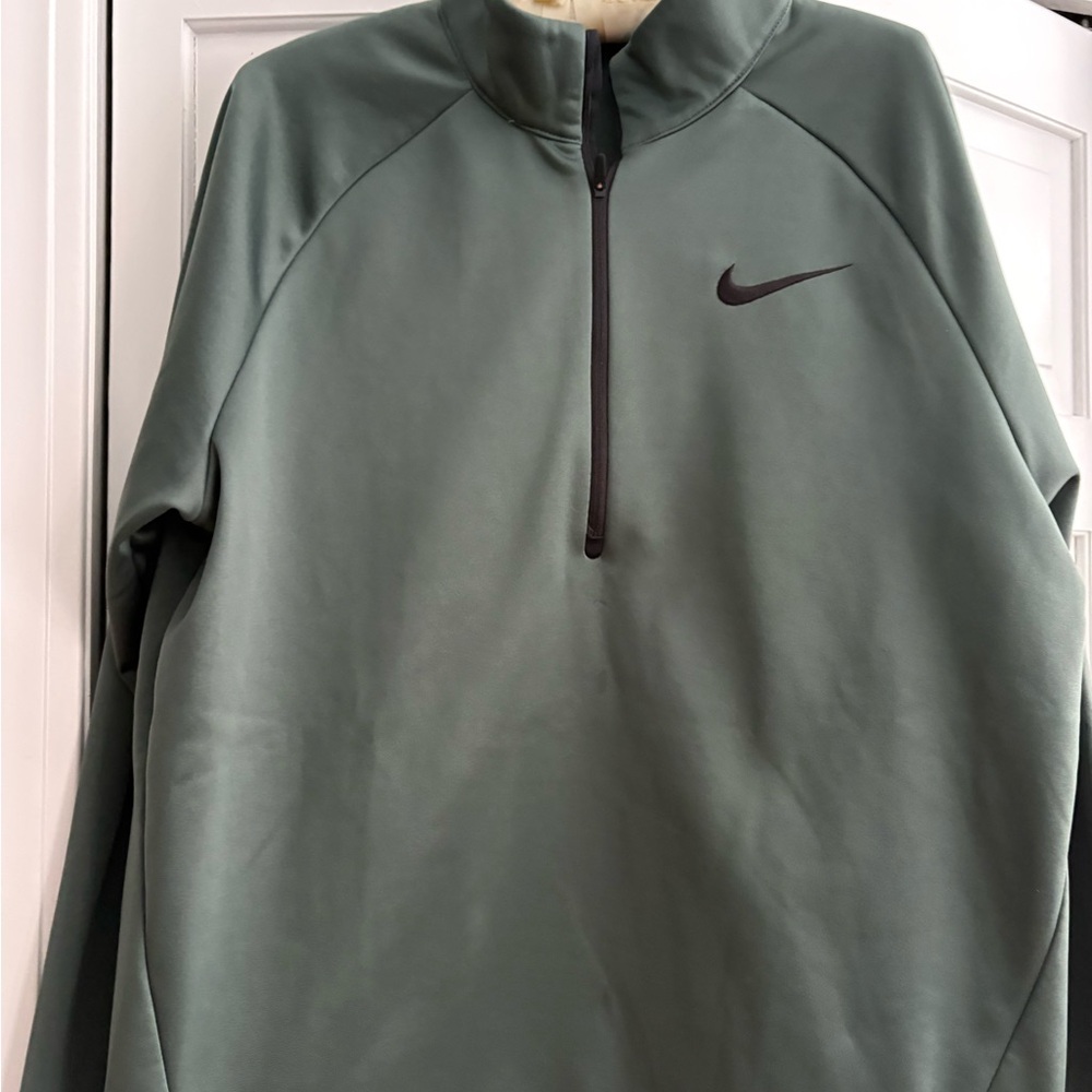 Mens Nike DriFit Pullover  Size L